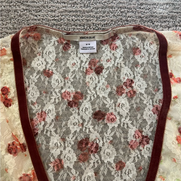 Urban Outfitters Cream Lace Floral Short Sleeve Top with Rust Trim and Bow - Picture 3 of 3